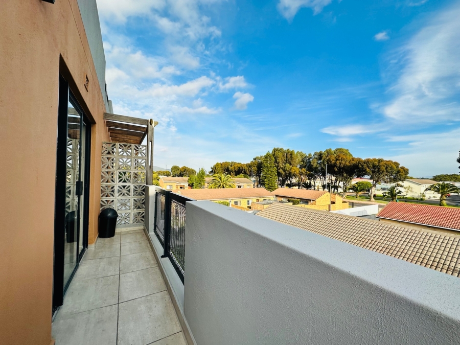 1 Bedroom Property for Sale in Table View Western Cape